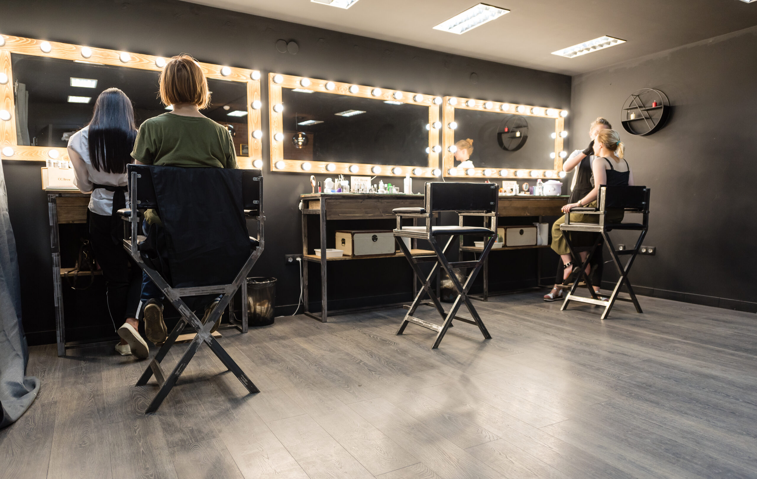 Beauty saloon for eyebrow care